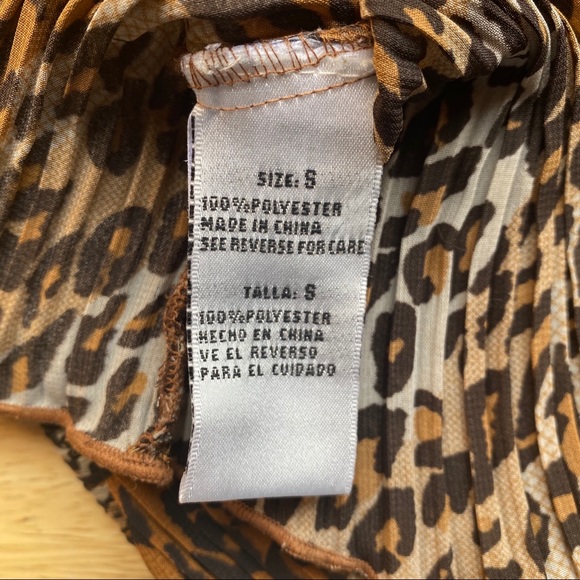 Vintage 80s S Black Faux Feather Neck Trim Crinkle Animal Print Sleeveless.Top - Picture 16 of 16